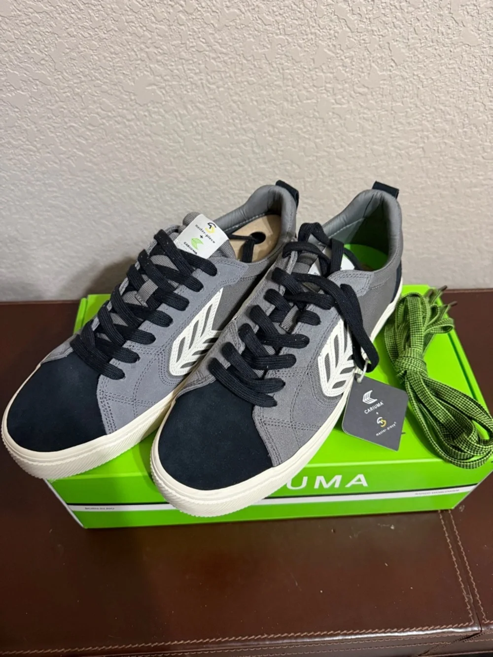 New Cariuma The Catiba Pro Black Leather Gray Suede Skate Shoe Men 10.5 Women 12 - Picture 2 of 7